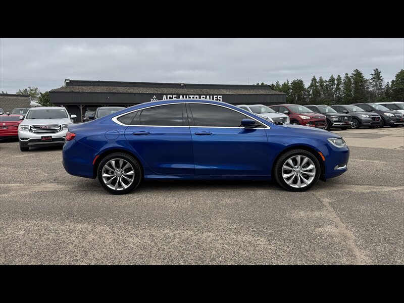 Used 2015 Chrysler 200 Limited w/ Convenience Group FWD image 4
