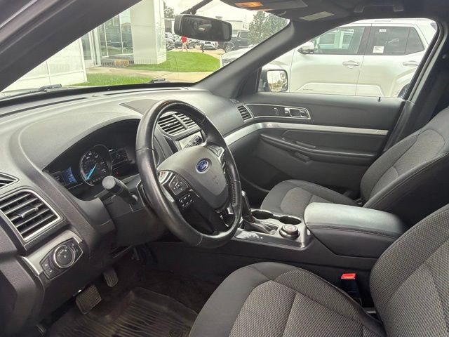 Used 2017 Ford Explorer XLT AWD/4WD image 11