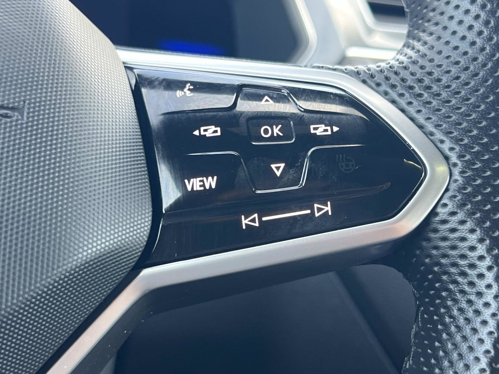 Certified 2023 Volkswagen Tiguan SE R-Line image 10