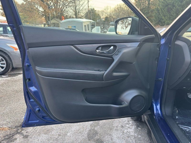 Used 2018 Nissan Rogue S image 15