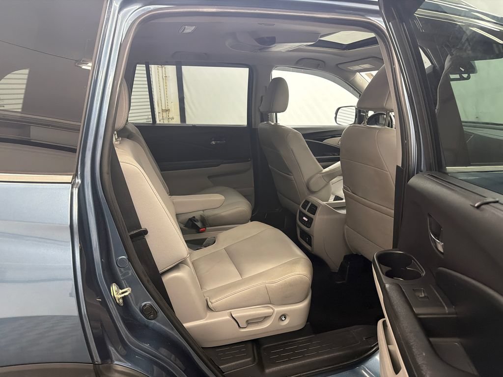 Used 2020 Honda Pilot Touring image 17