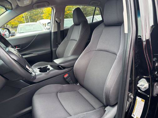 Used 2023 Toyota Venza LE AWD/4WD image 16