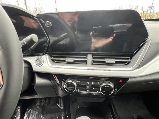 New 2026 Chevrolet Trax LT image 13