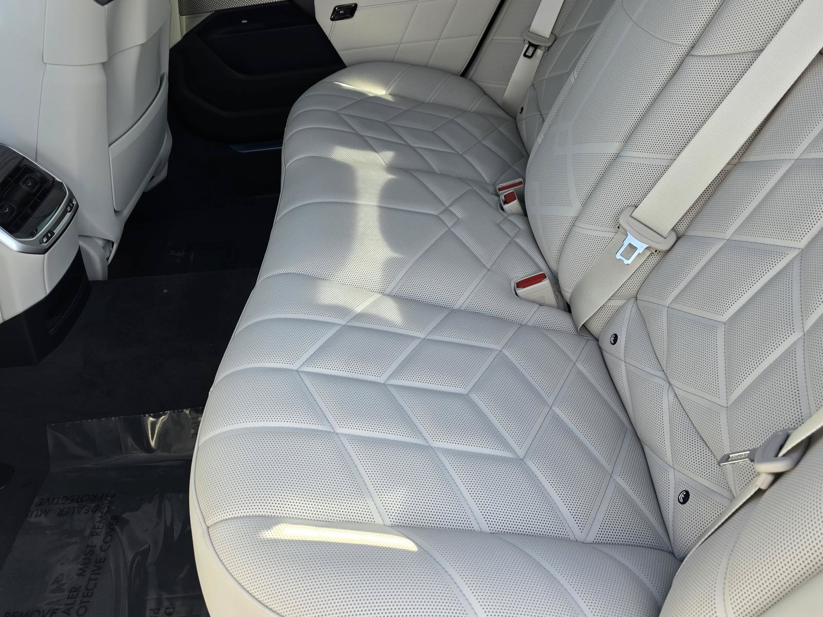 New 2026 BMW 750e xDrive AWD/4WD image 16
