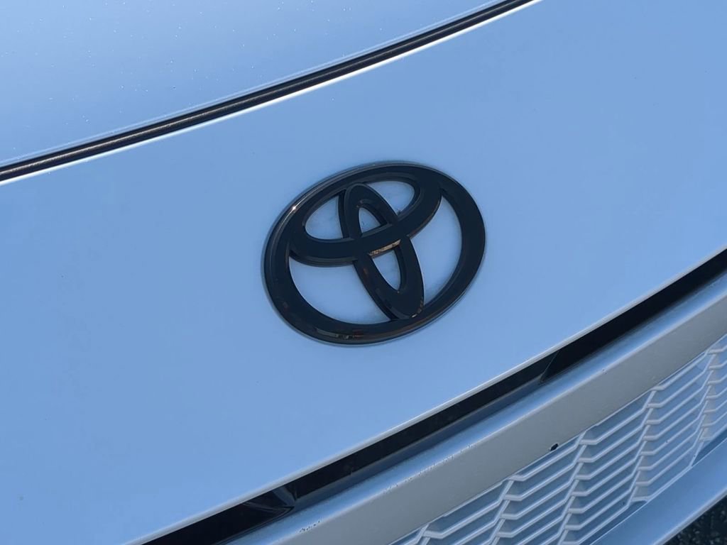 Used 2025 Toyota Camry XSE FWD image 33