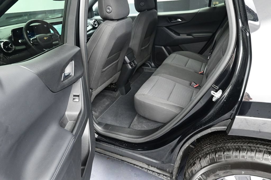 Used 2026 Chevrolet Equinox LT AWD/4WD image 16