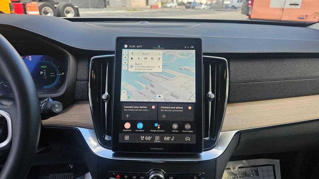 Certified 2025 Volvo XC90 T8 Plus w/ Protection Package Premier image 22