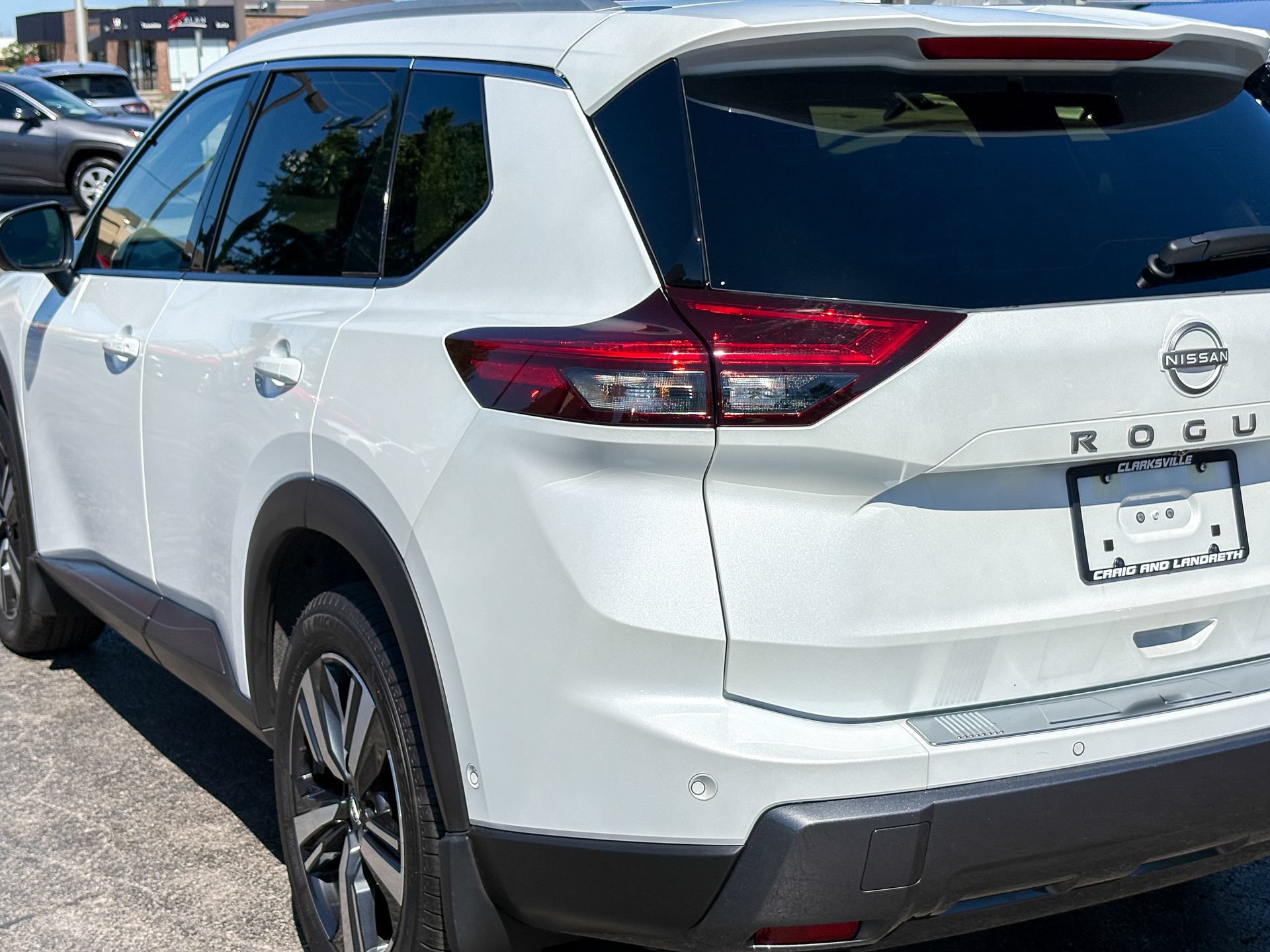 Used 2025 Nissan Rogue SL w/ SL Premium Package FWD image 15