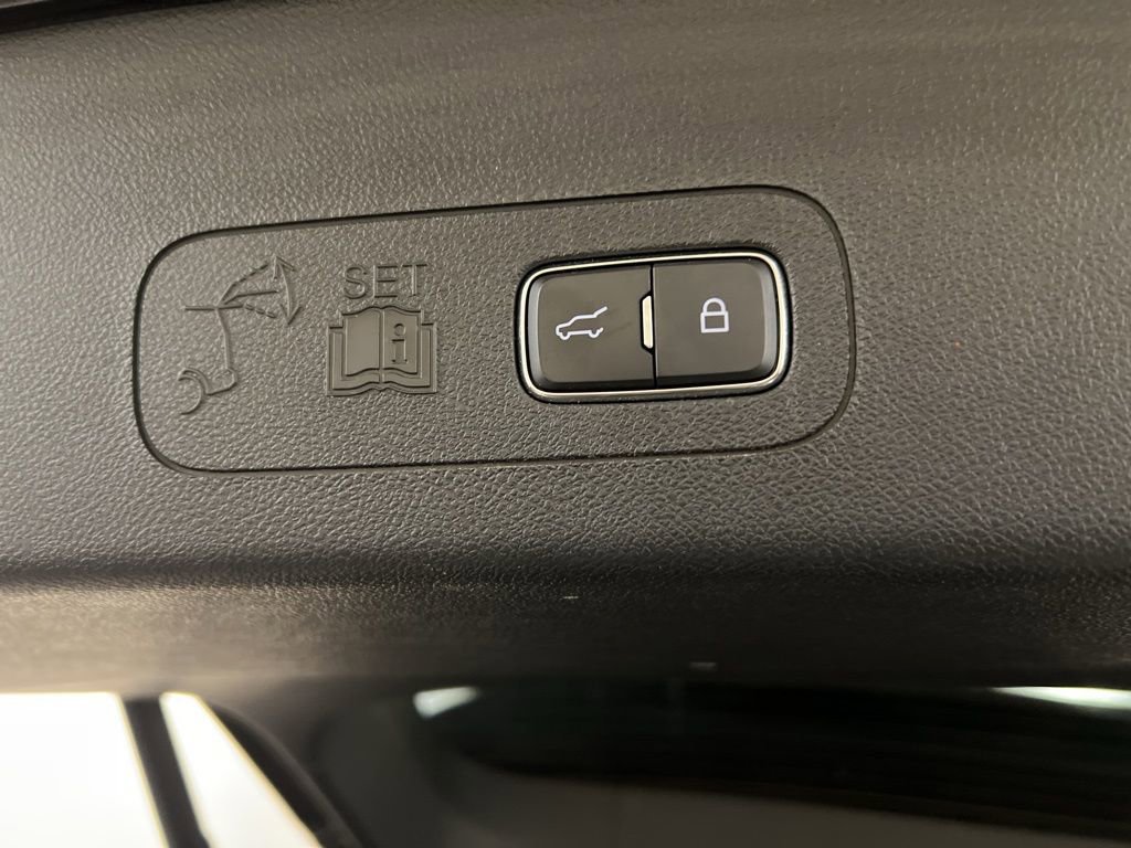 Used 2023 Lincoln Aviator AWD w/ Premium Package image 39