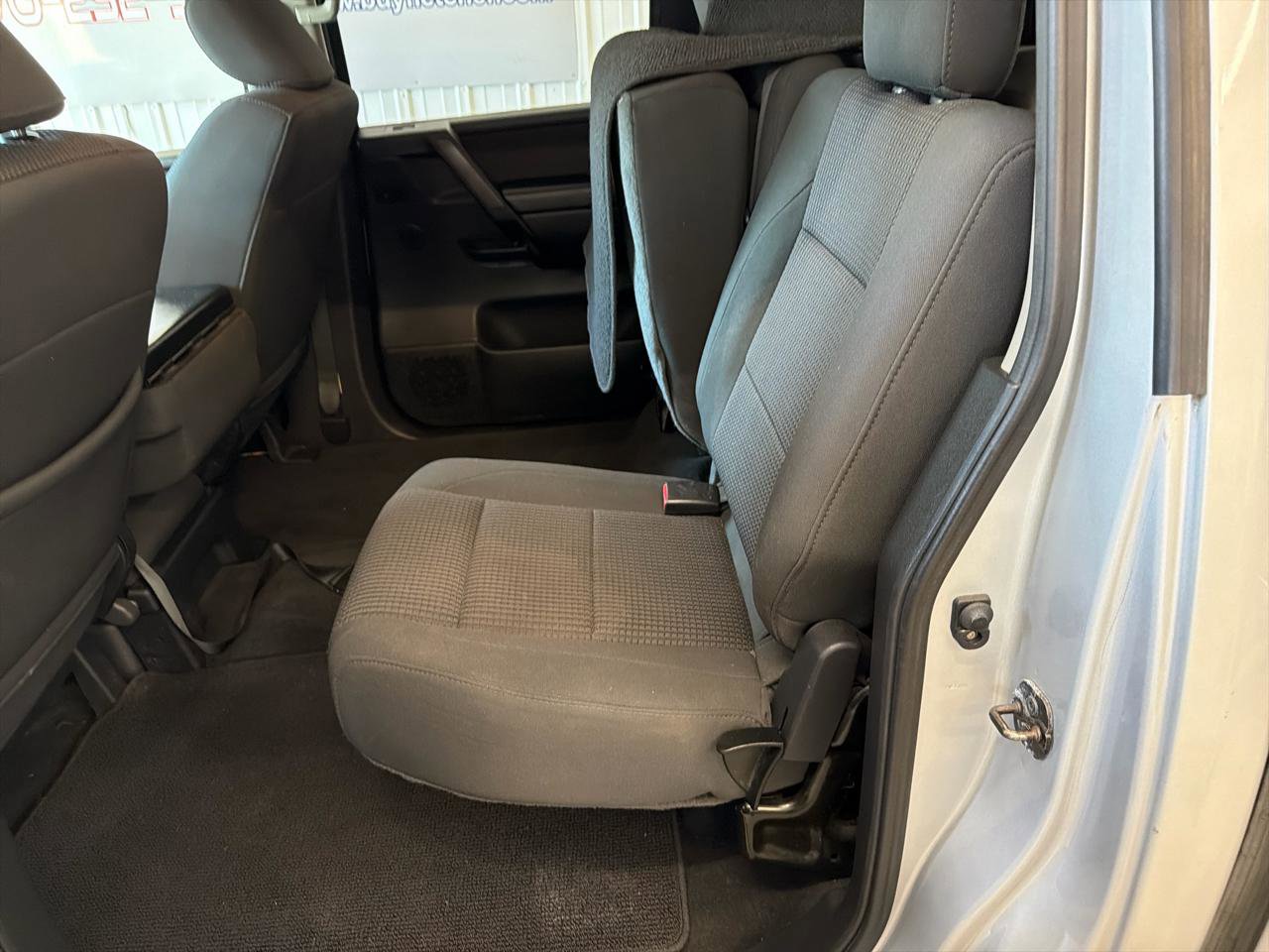 Used 2013 Nissan Titan SV AWD/4WD image 11