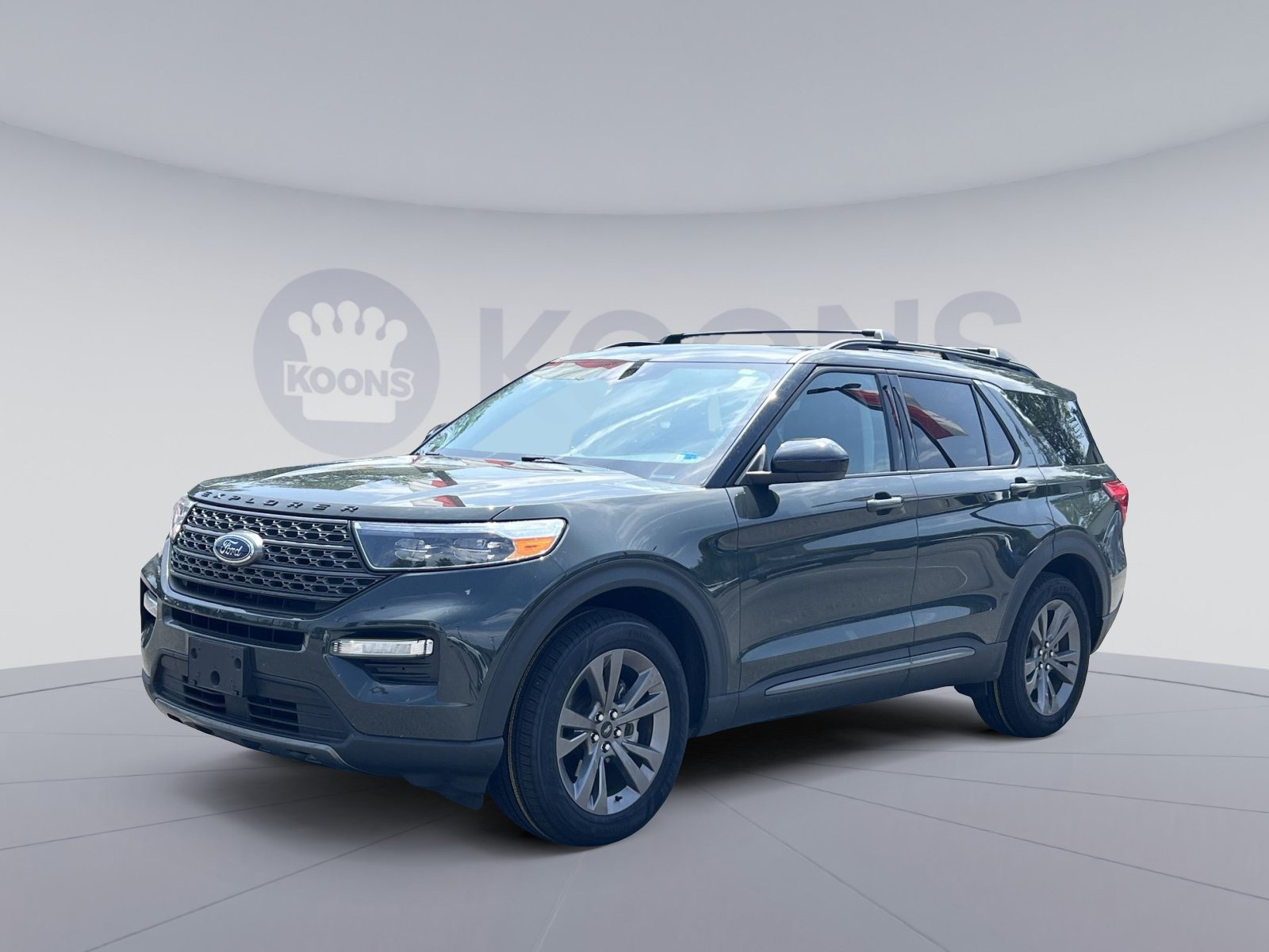Used 2024 Ford Explorer XLT w/ Equipment Group 202A AWD/4WD image 1
