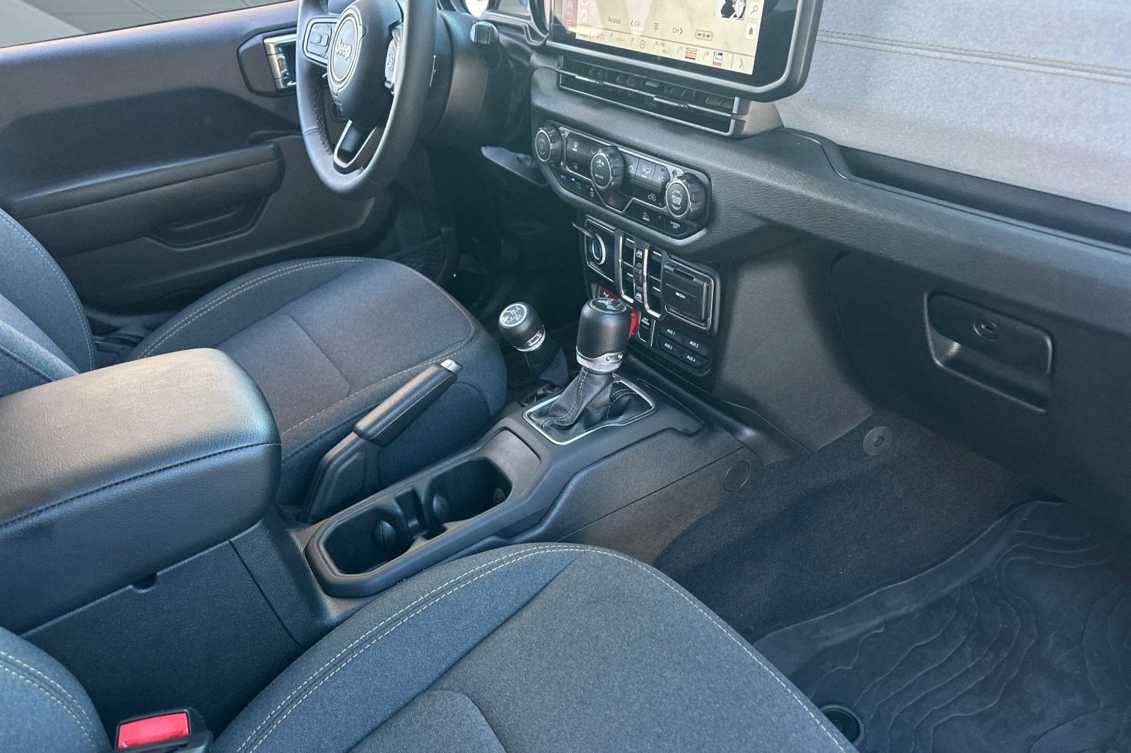 Used 2025 Jeep Wrangler Willys image 31