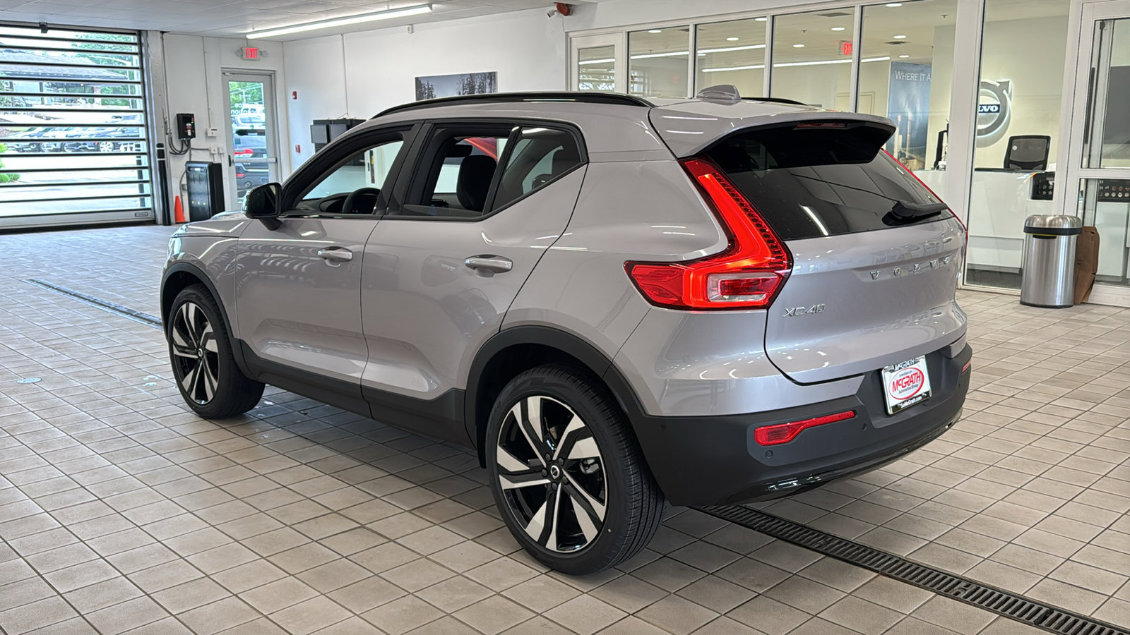 New 2026 Volvo XC40 B5 Plus w/ Climate Package AWD/4WD image 7