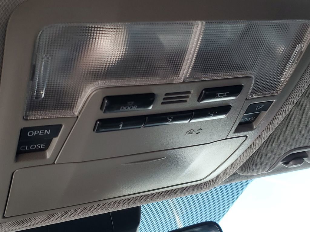 Used 2017 Toyota Highlander XLE AWD/4WD image 26