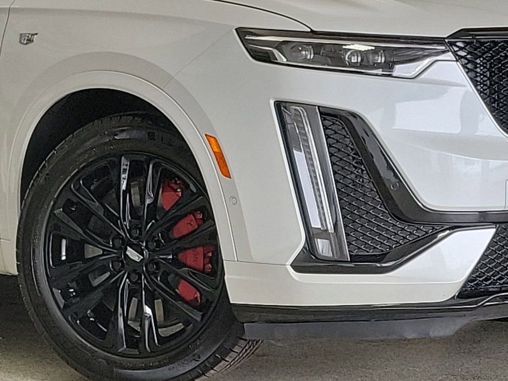 Certified 2024 Cadillac XT6 Sport w/ LPO, Onyx Lite Package image 3