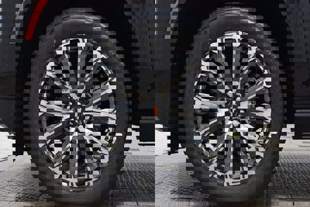 New 2026 Chevrolet Suburban High Country image 28