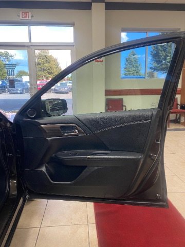 Used 2017 Honda Accord EX image 13