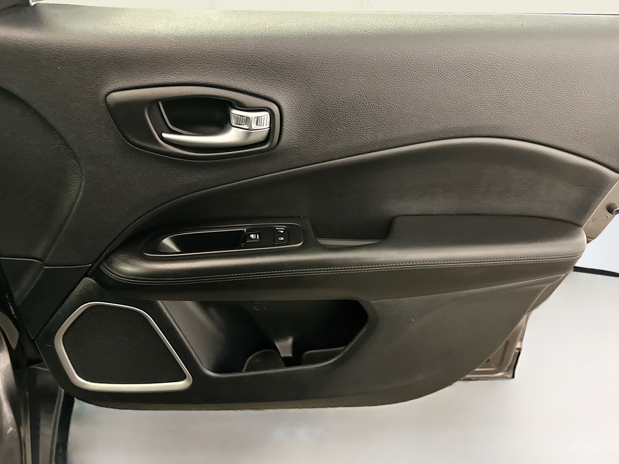 Used 2020 Jeep Compass Latitude image 33