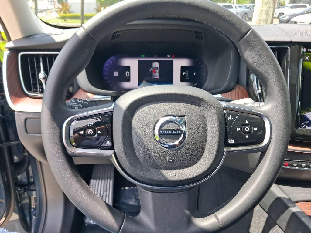 Certified 2024 Volvo XC60 B5 Plus AWD/4WD image 17
