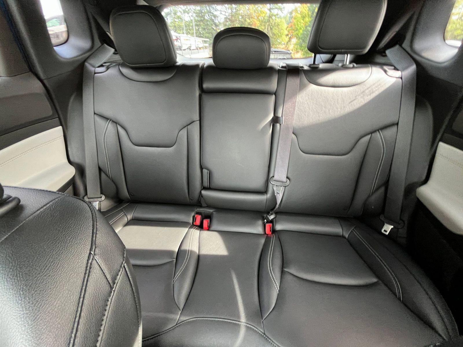 Used 2025 Jeep Compass Limited image 38