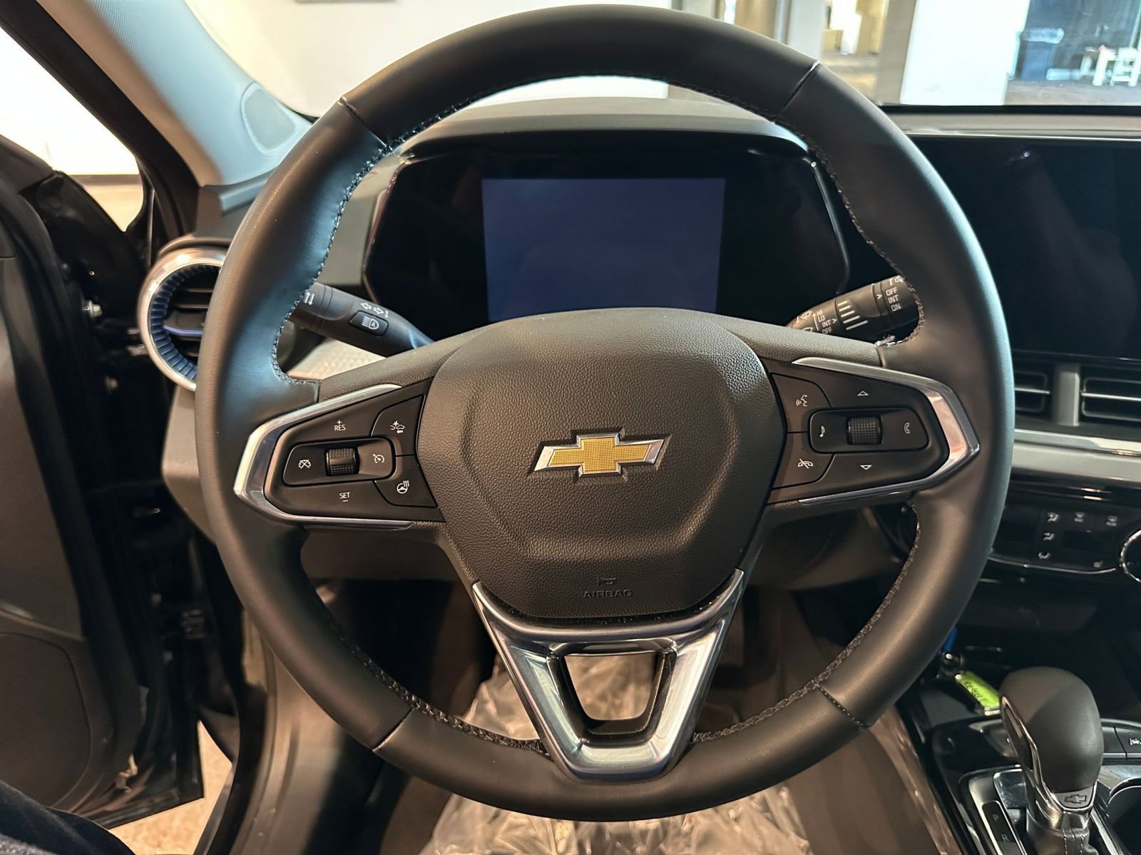 Used 2025 Chevrolet Trax LT w/ LT Convenience Package image 27