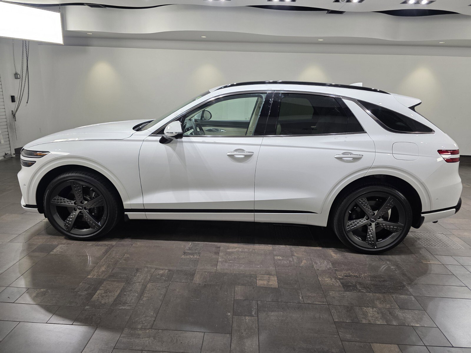 Used 2025 Genesis GV70 3.5T Sport w/ Sport Advanced Package image 3