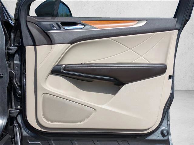 Used 2018 Lincoln MKC Select w/ Select Plus Package FWD image 18