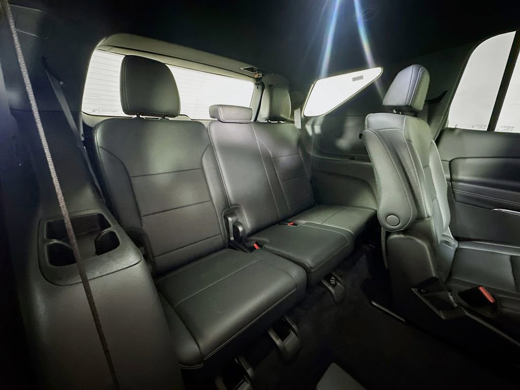 Used 2025 Chevrolet Traverse LT image 40