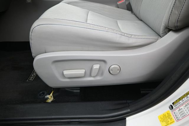 Used 2018 Toyota Highlander Plus FWD image 13