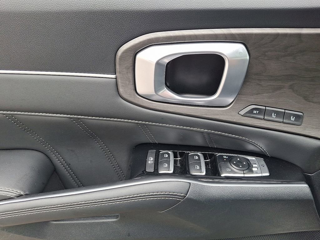 Used 2025 Kia Sorento SX Prestige image 13