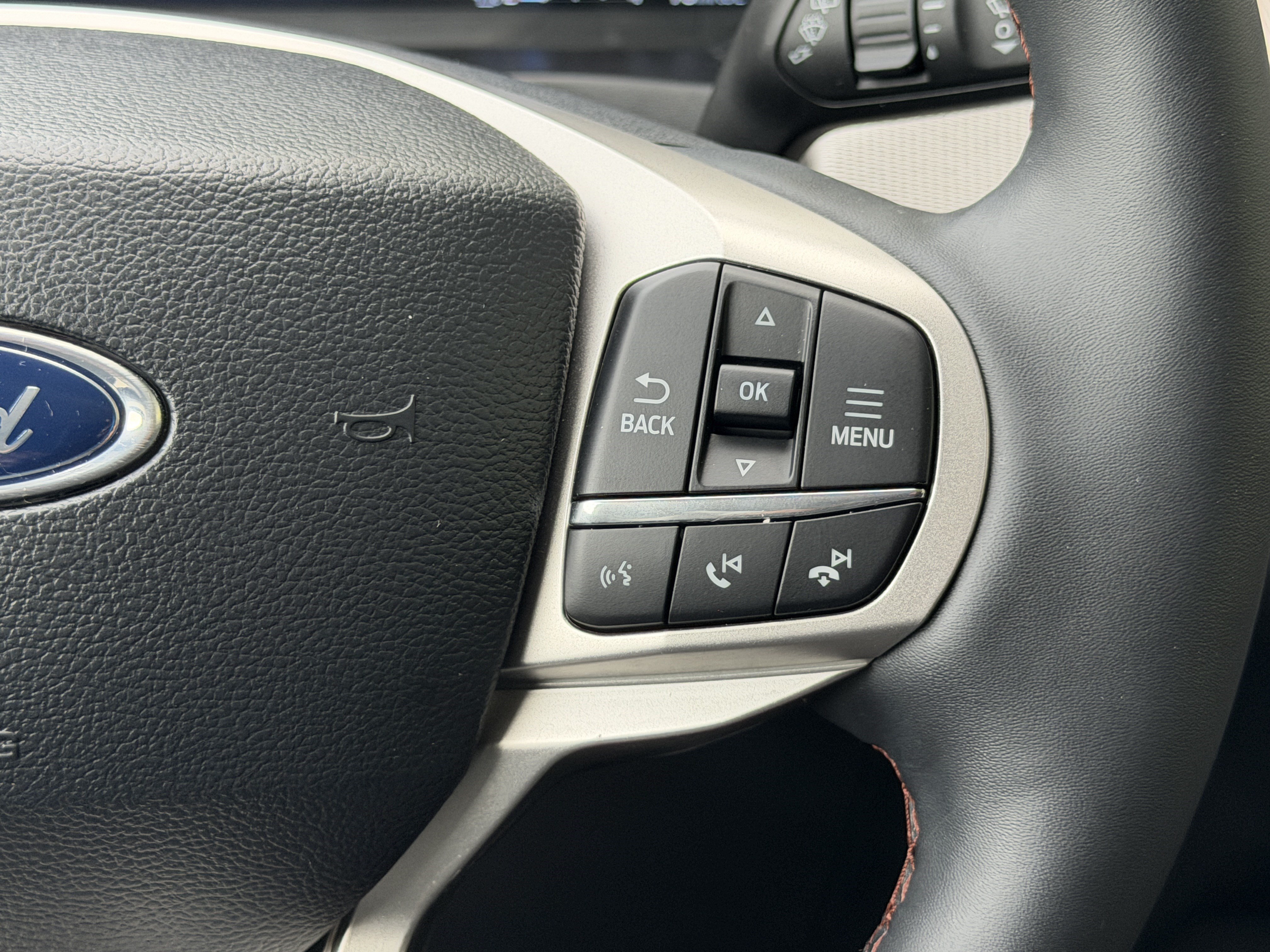 Used 2025 Ford Explorer Active RWD image 34