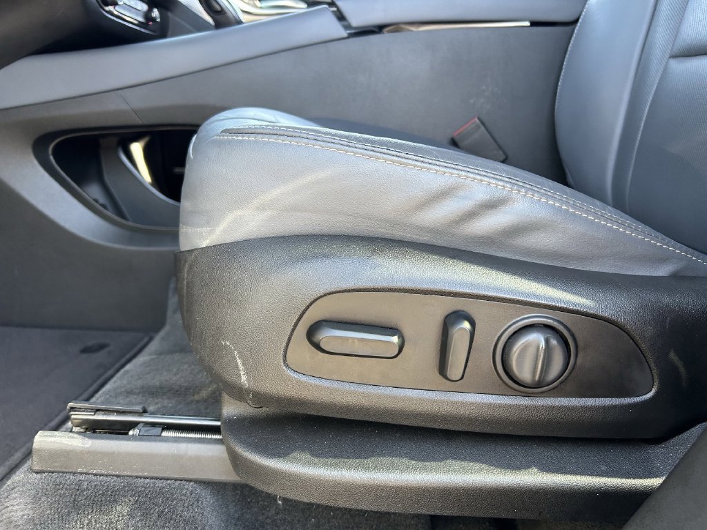 Used 2021 Buick Enclave Essence w/ Sound and Sites Package AWD/4WD image 22