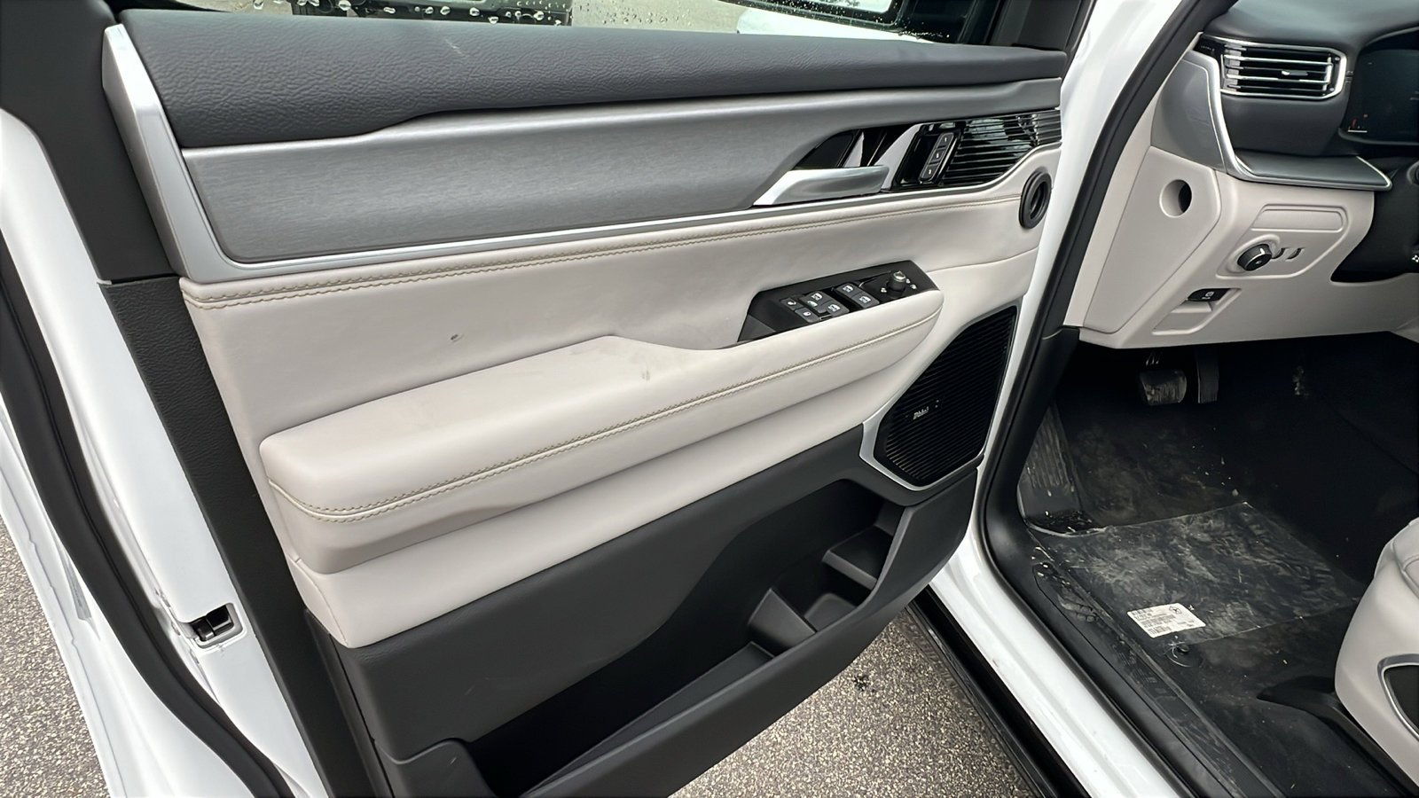 New 2025 Jeep Wagoneer L Series III image 14