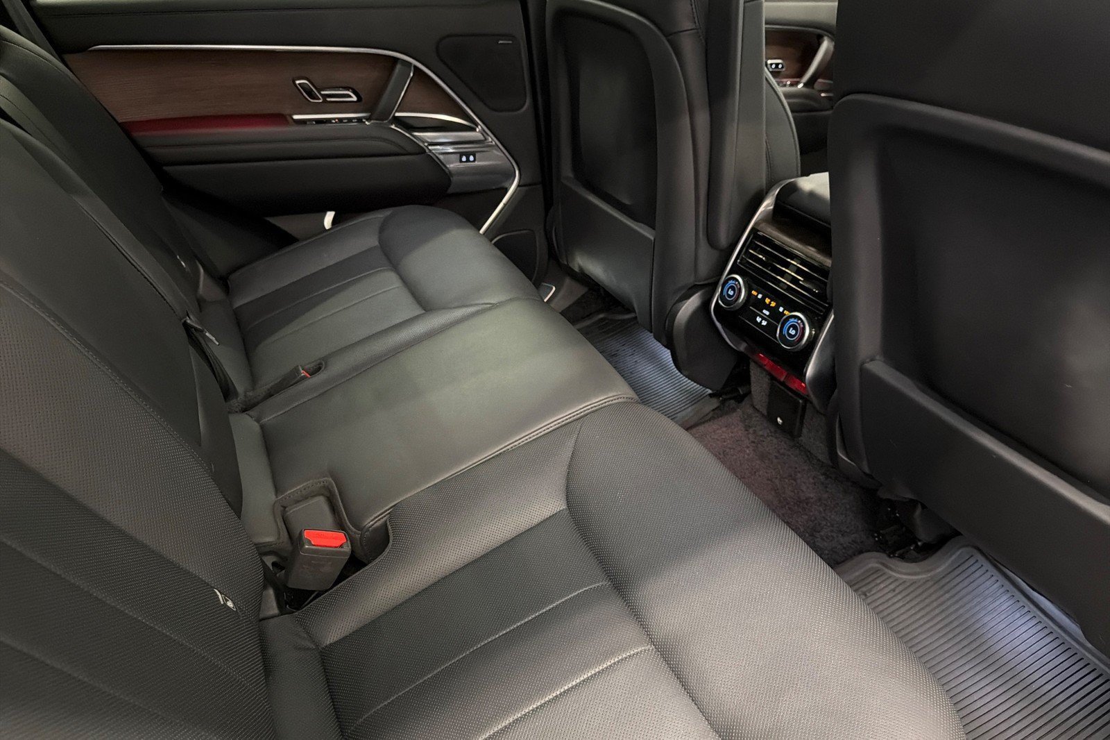 Certified 2025 Land Rover Range Rover SE AWD/4WD image 34