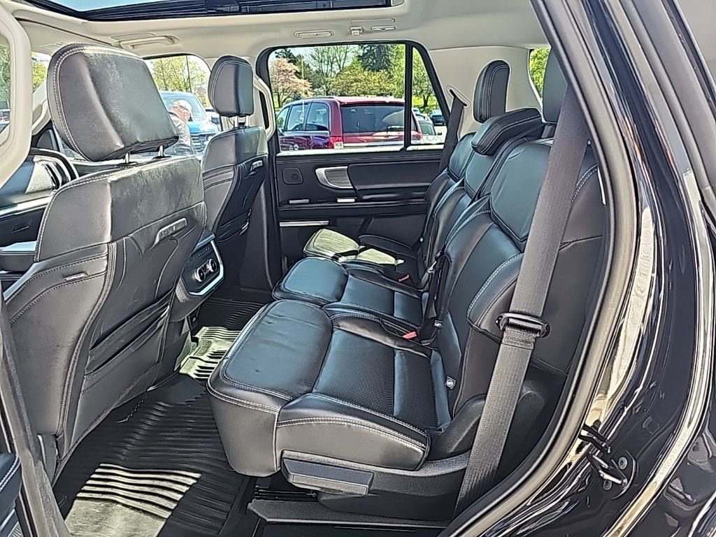 Used 2025 Ford Expedition Platinum w/ Driver's Package image 12