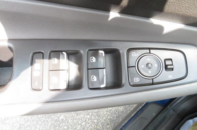 Used 2020 Hyundai Santa Fe SEL AWD/4WD image 16