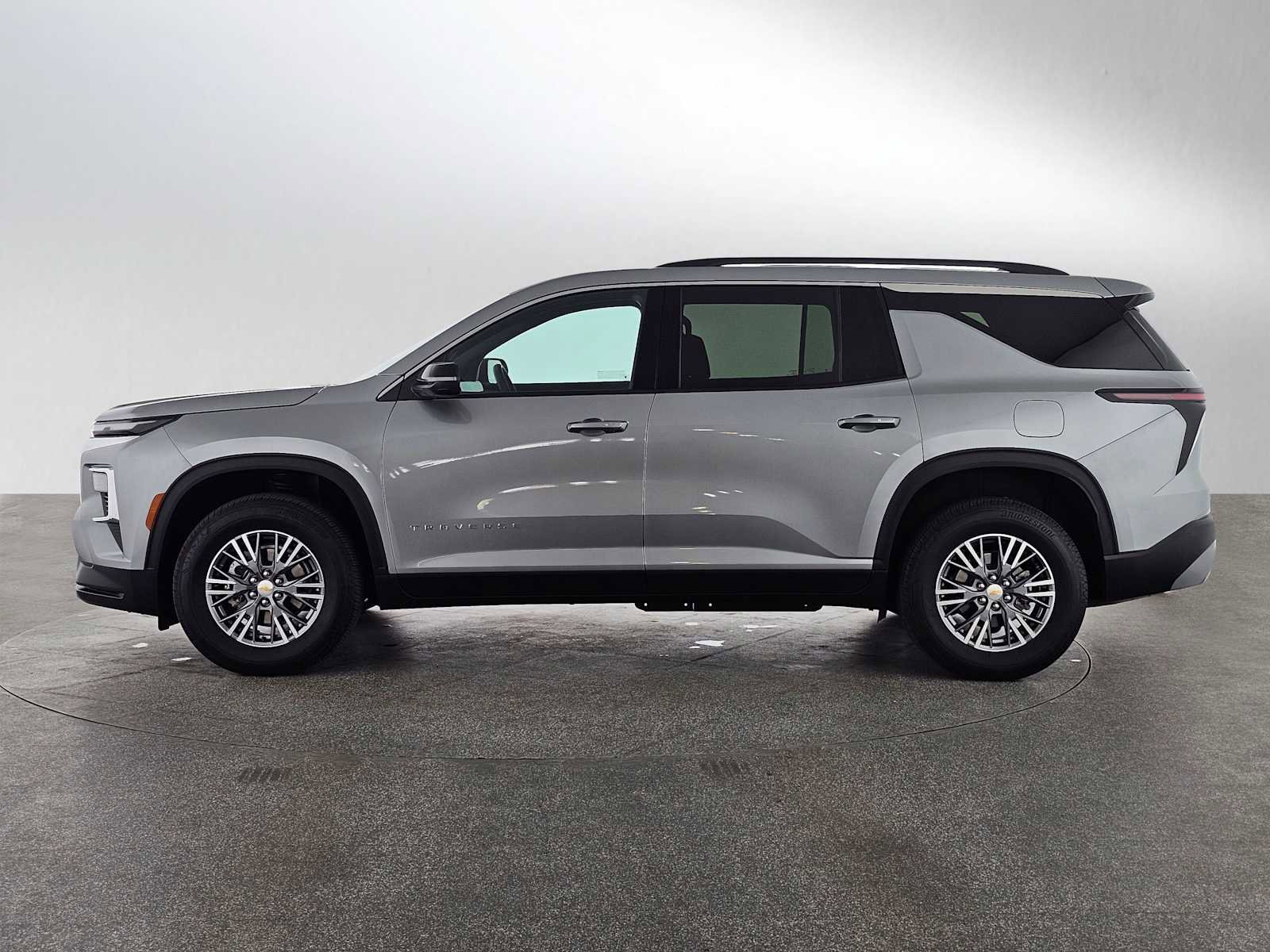 Used 2026 Chevrolet Traverse LT FWD image 6