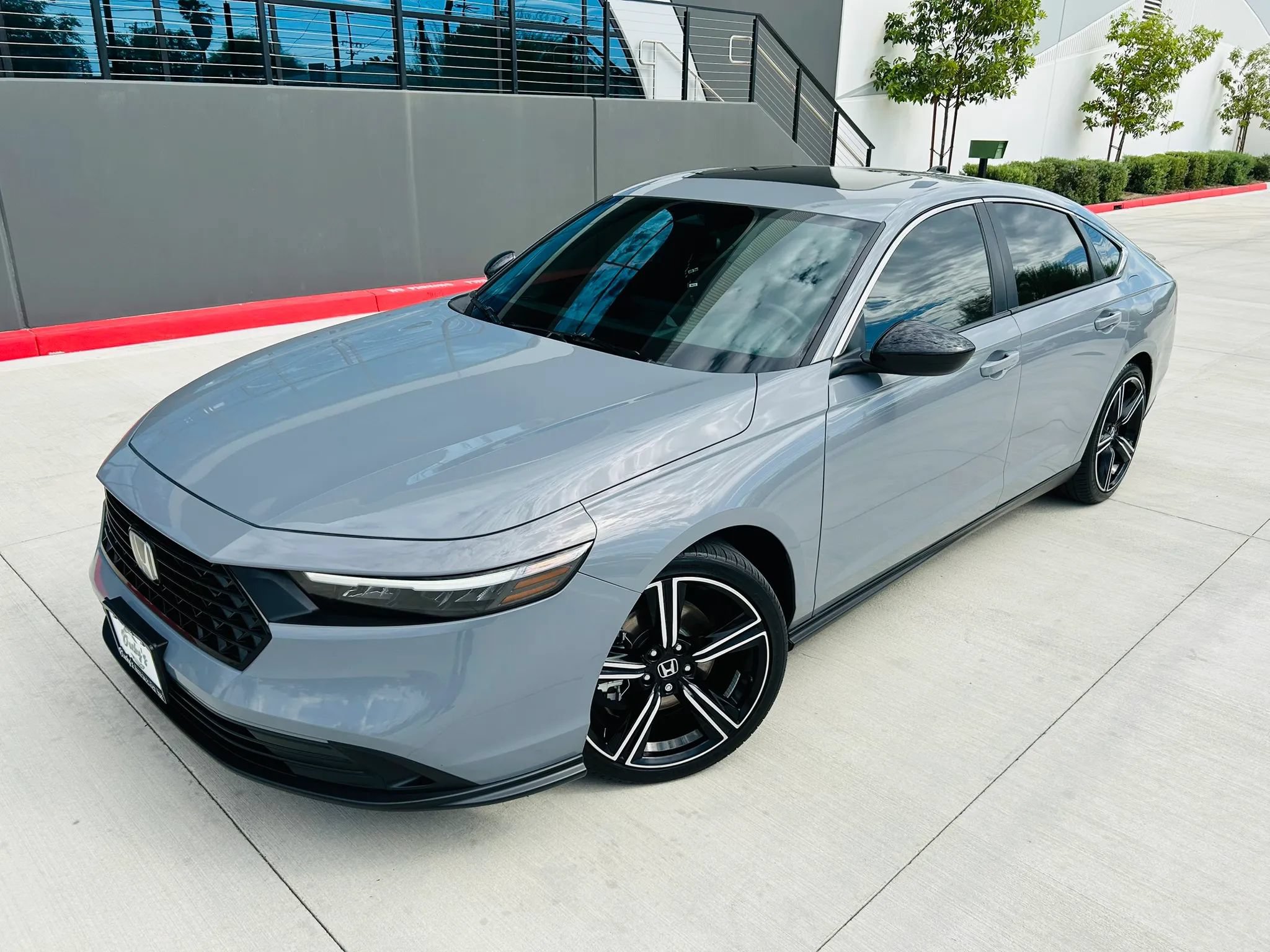 Used 2025 Honda Accord Sport image 2