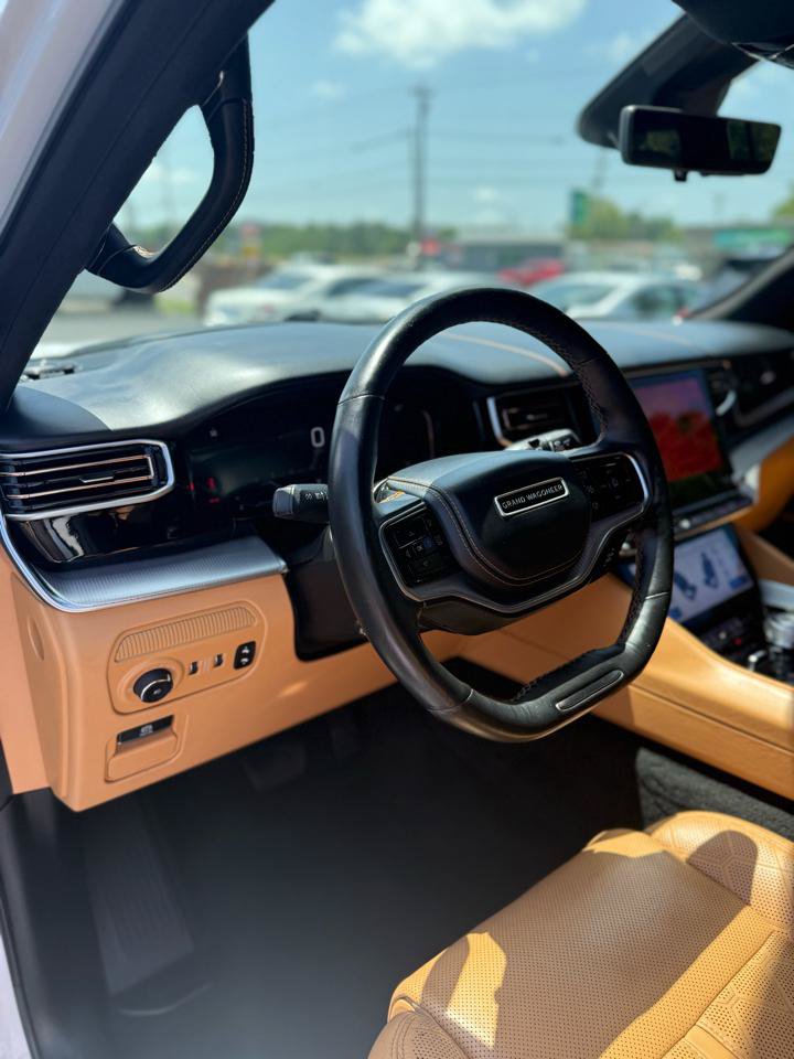 Used 2022 Jeep Grand Wagoneer Series III w/ Rear Seat Video Group 1 AWD/4WD image 9