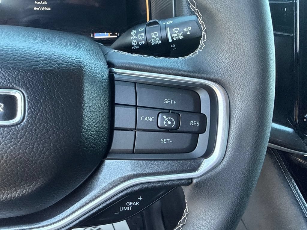 Used 2023 Jeep Wagoneer 4WD image 17