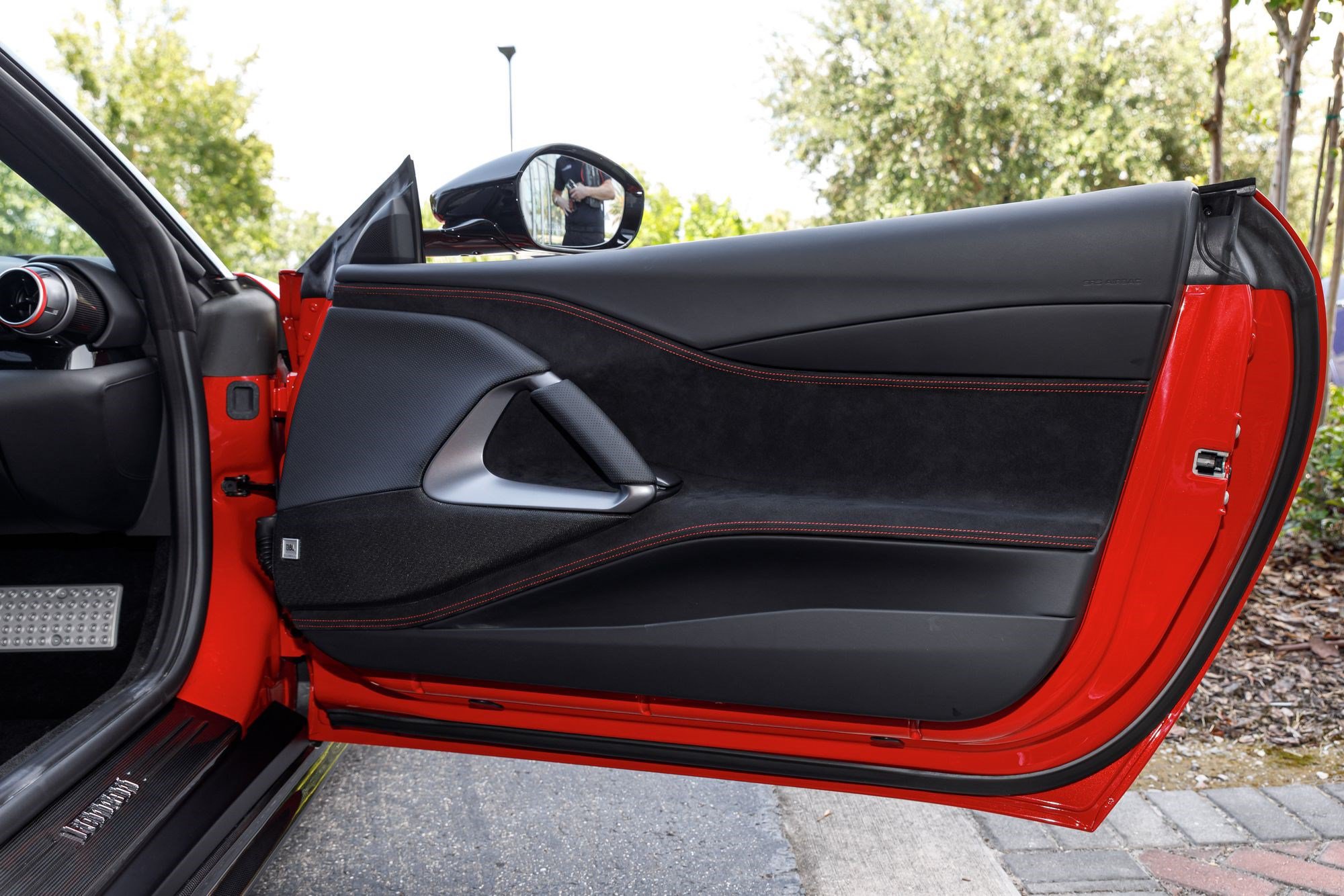 Used 2021 Ferrari 812 GTS RWD image 15