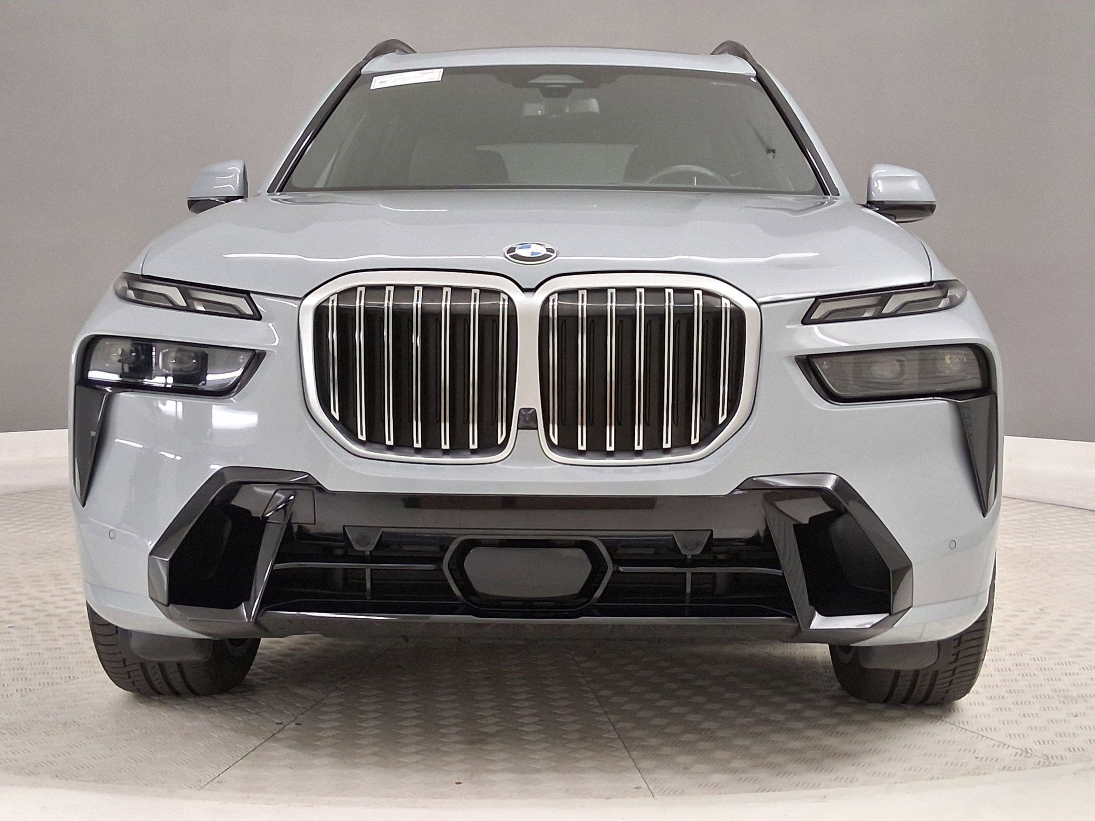 Certified 2024 BMW X7 xDrive40i w/ M Sport Package AWD/4WD image 4