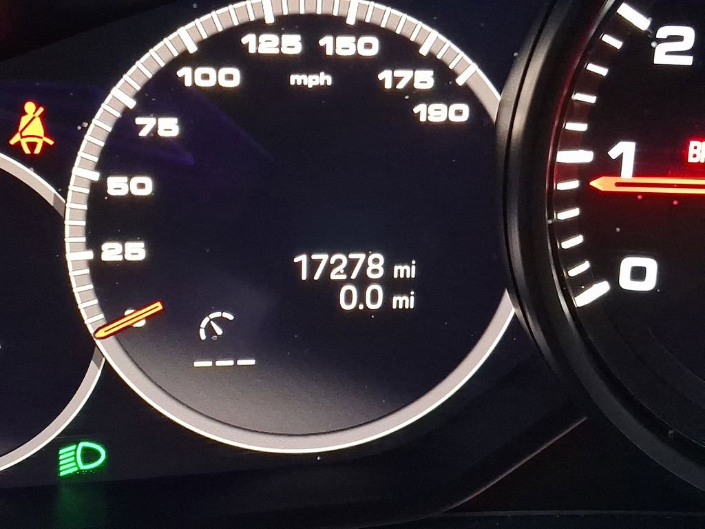 Used 2023 Porsche Panamera 4 w/ Premium Package image 18