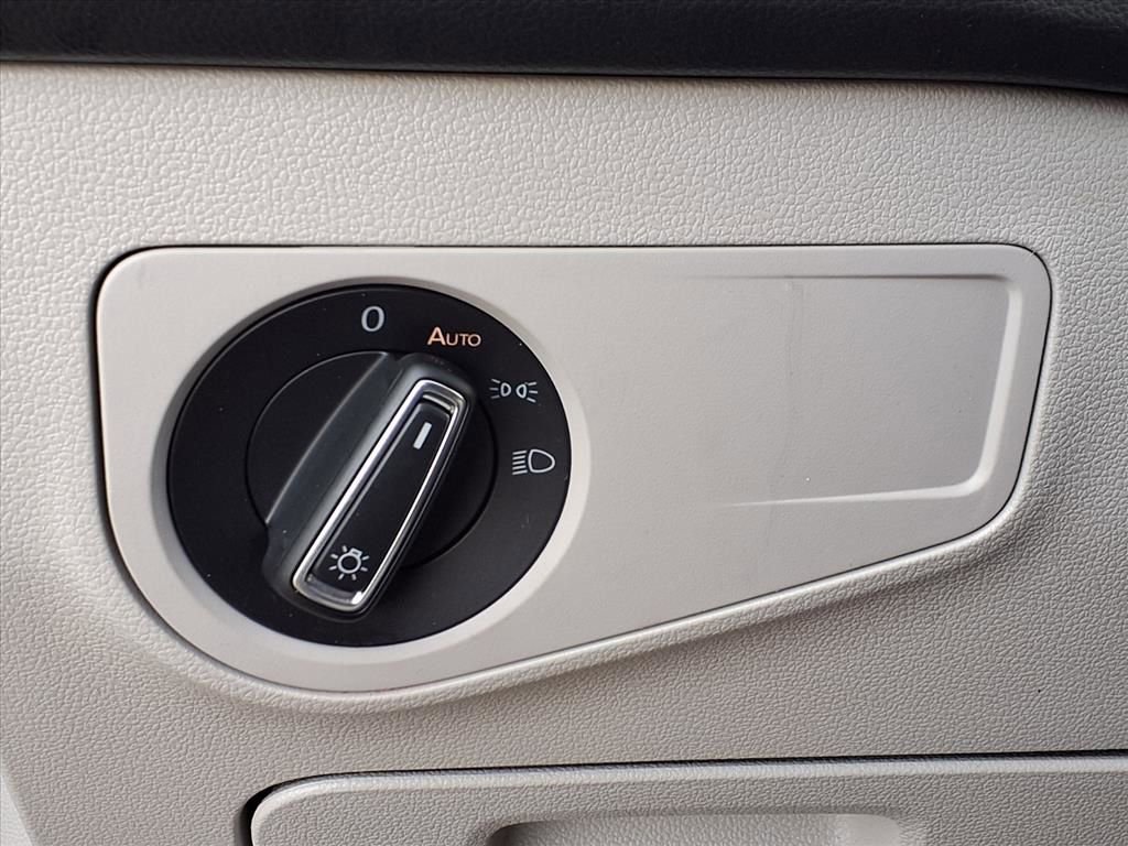 Used 2023 Volkswagen Tiguan SE FWD image 10