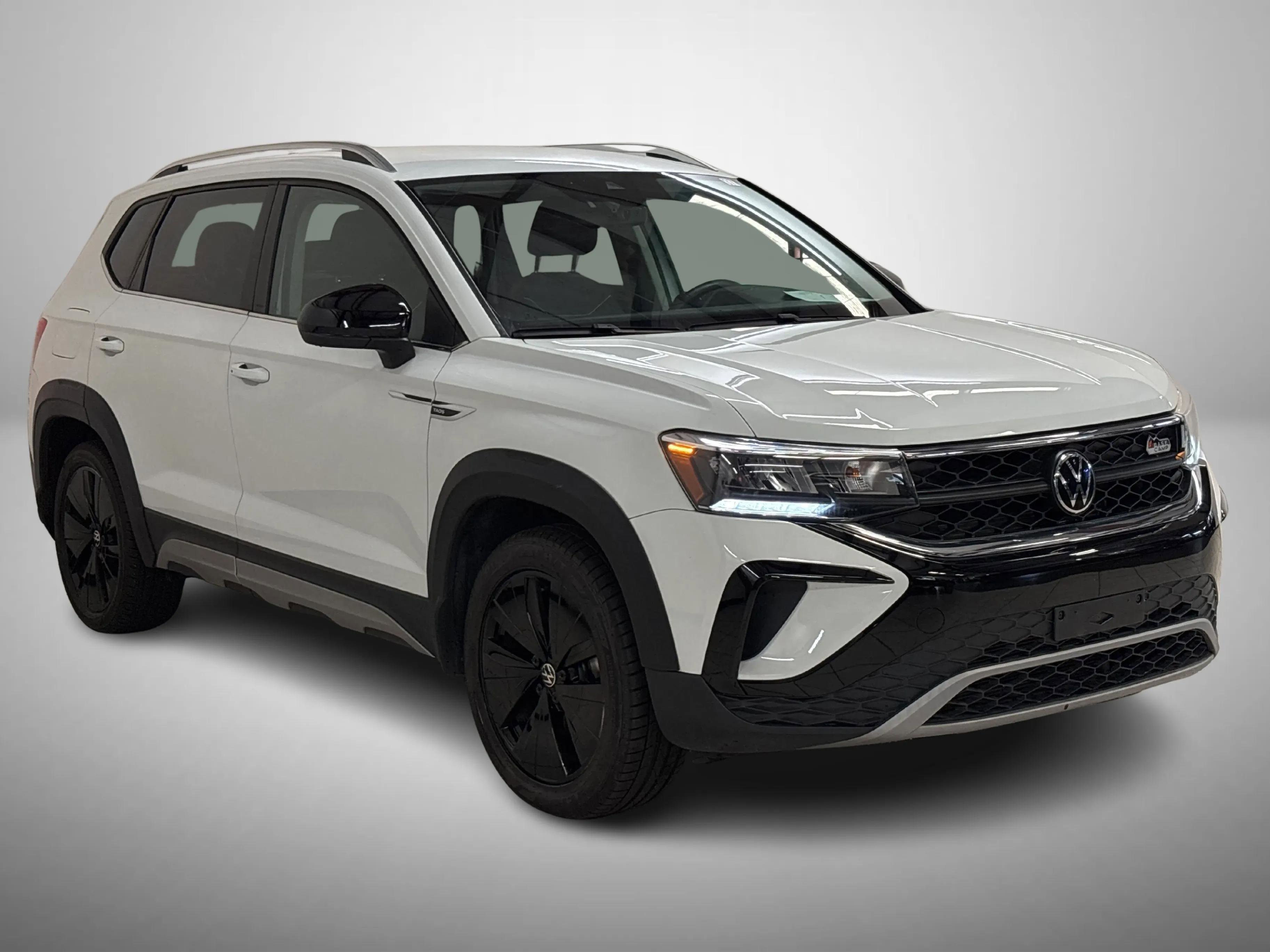 Used 2023 Volkswagen Taos SE w/ Black Wheel Package FWD image 3