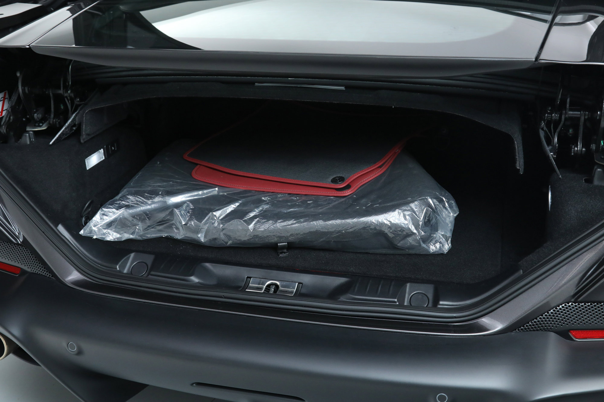 Certified 2023 Ferrari Portofino M image 37