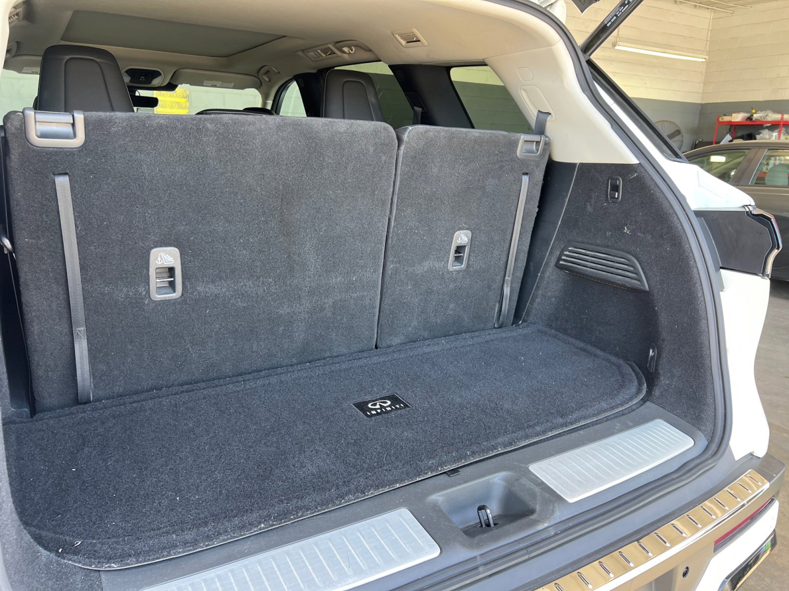 Used 2023 INFINITI QX60 Luxe w/ Cargo Package FWD image 19