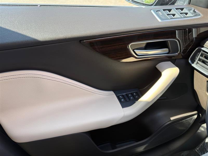 Used 2020 Jaguar F-PACE Prestige image 31