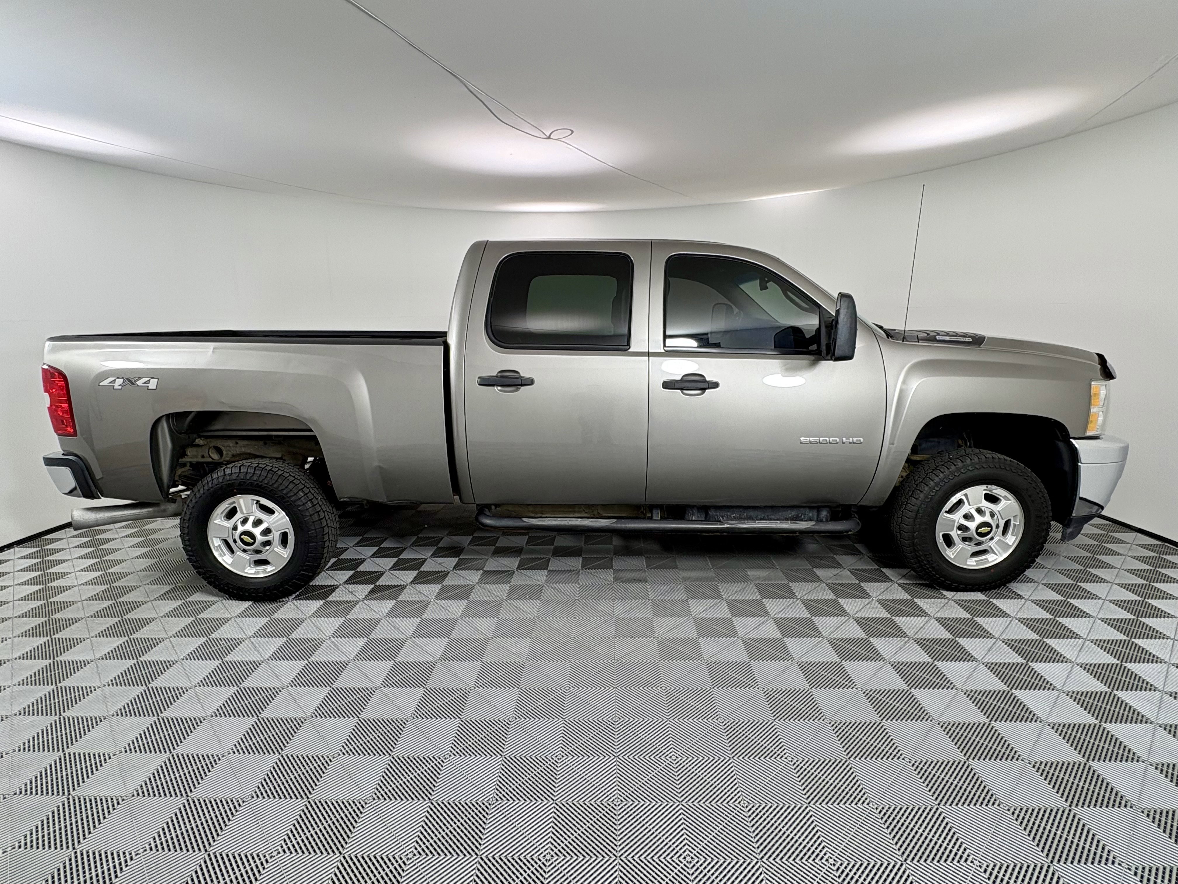 Used 2013 Chevrolet Silverado 2500 LT w/ Interior Plus Package image 6