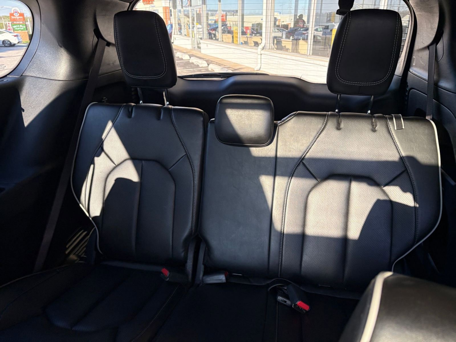 Used 2025 Chrysler Pacifica Limited image 33